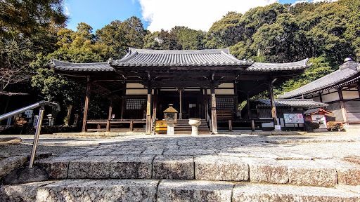 神秀山 満願寺
